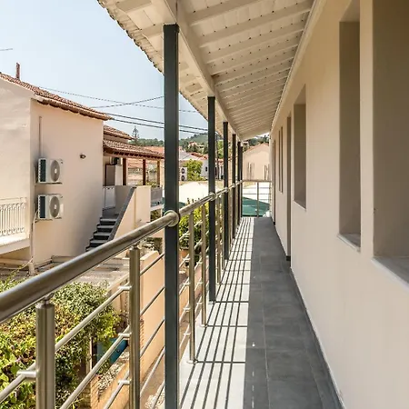 Shallow House Λευκίμμη